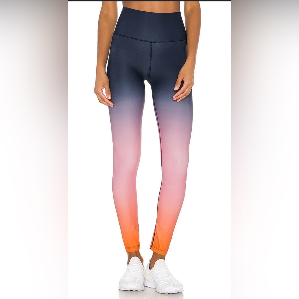 Ava High Waist 7/8 Legging in Indigo & Pink Ombre
SPLITS59 size small
